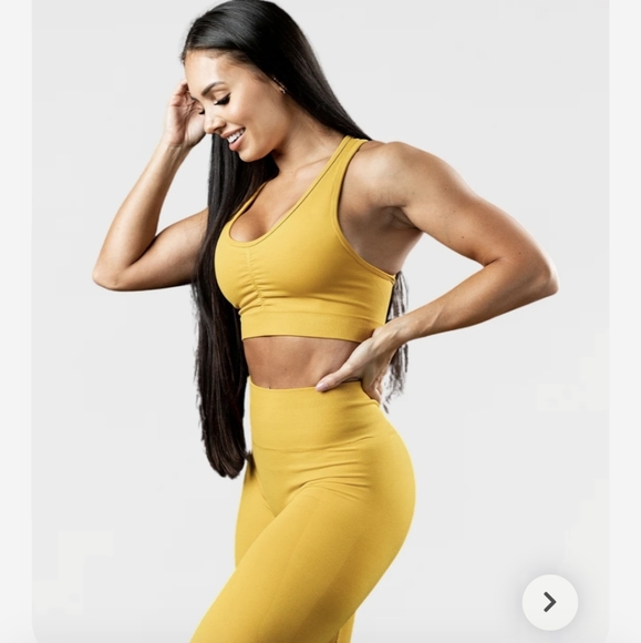 Alphalete Amplify Biker Shorts and Bra Set - Picture 2 of 5